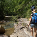 Entlang des Flusses zum ersten Stopp...dem Wasserfall