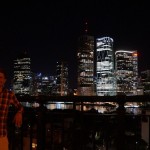 Vor der Skyline von Brisbane