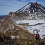 Im Hintegrund der Mount Ngauruhoe und der Central Crater